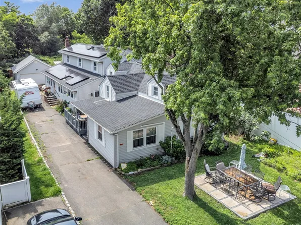 2340A Jackson Avenue, Seaford, NY 11783