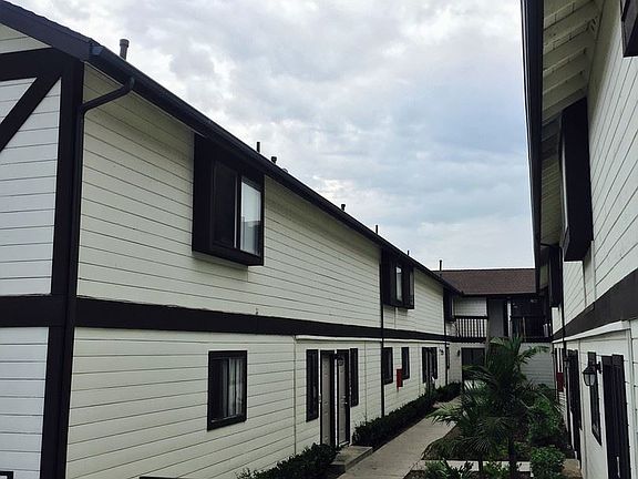 4th image of 1940 Wallace Ave APT 2