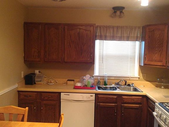 4th image of 2913 Redford Dr