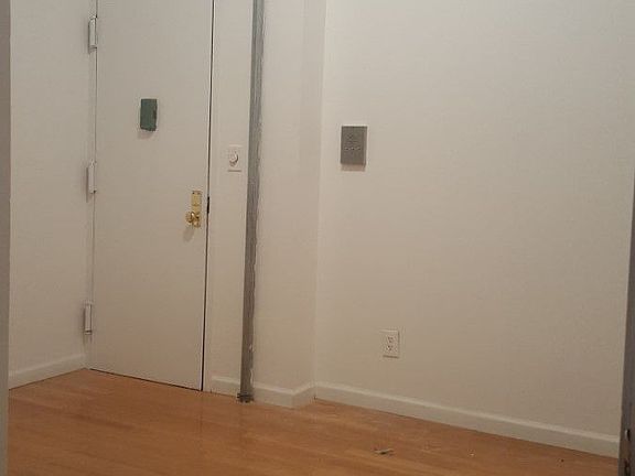 3rd image of 158 Mott St APT 4