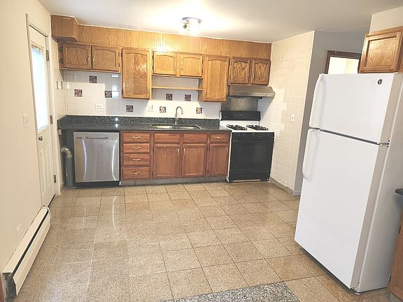 4th image of 8843 Robin Dr APT C