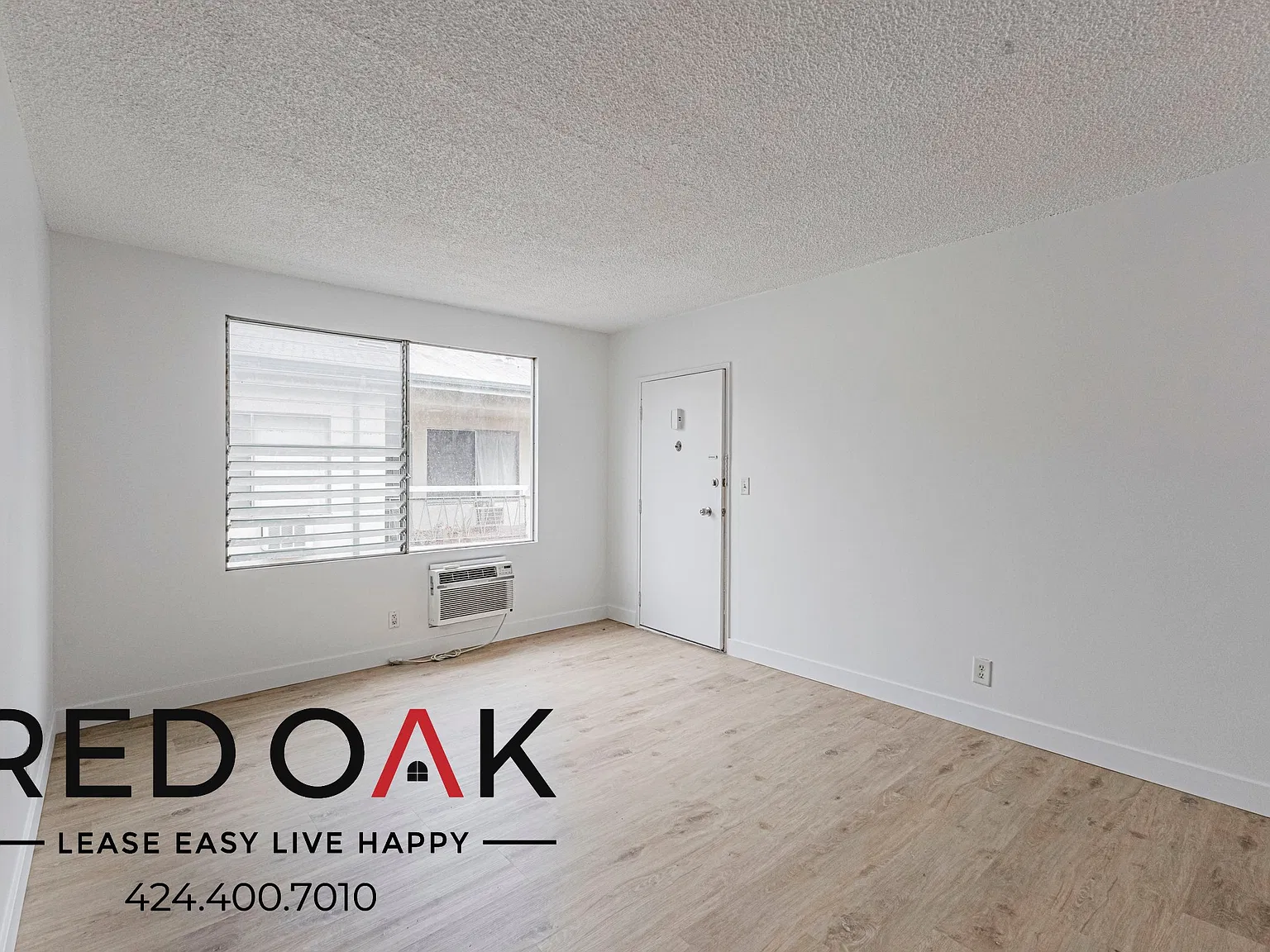 Light-filled 1-Bed with Air Conditioning and On-Site Laundry in the Heart of Hollywood! — Photo 4