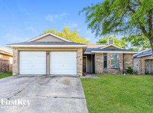 226 Valley Spring Dr, Arlington, TX 76018