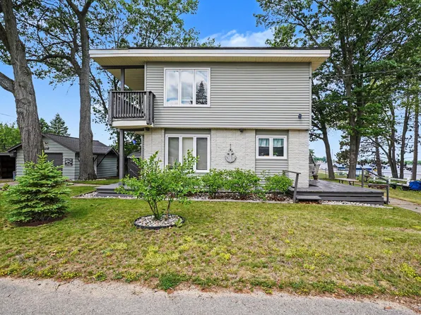 111 3rd St, Prudenville, MI 48651