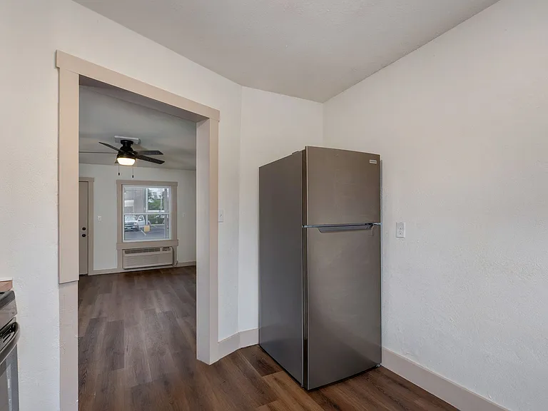 745 S Jefferson Ave Apartments — Photo 11