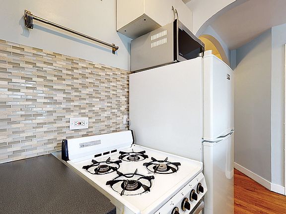 4th image of 285 S Lincoln St APT 10