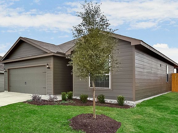 The charming Maple plan has 3 bedrooms