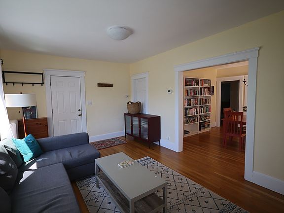 3rd image of 18 Moulton Rd