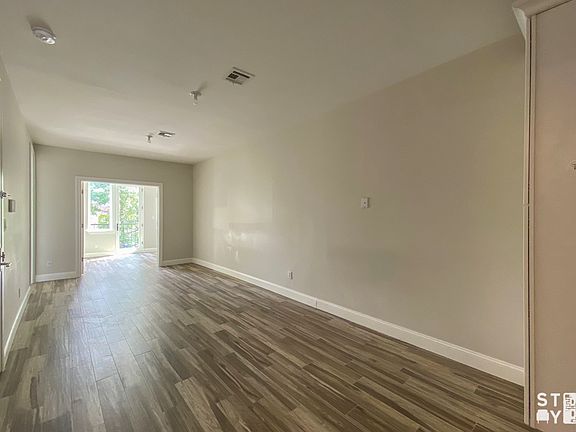 4th image of 50 Tompkins Ave #1