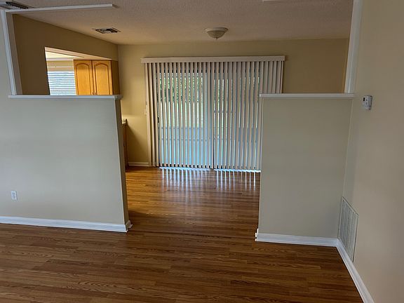 3rd image of 3090 Bluebrook Dr