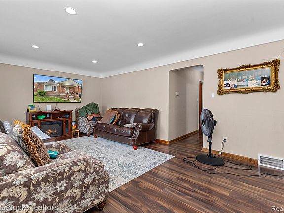 4th image of 23531 Scotia Rd