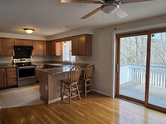 2nd image of 15 Bonnie Ln #R