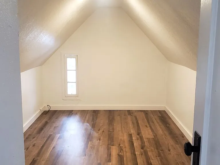 423 Alderson Ave — Photo 6