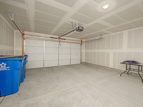 3rd image of 2389 Cottonwood Dr