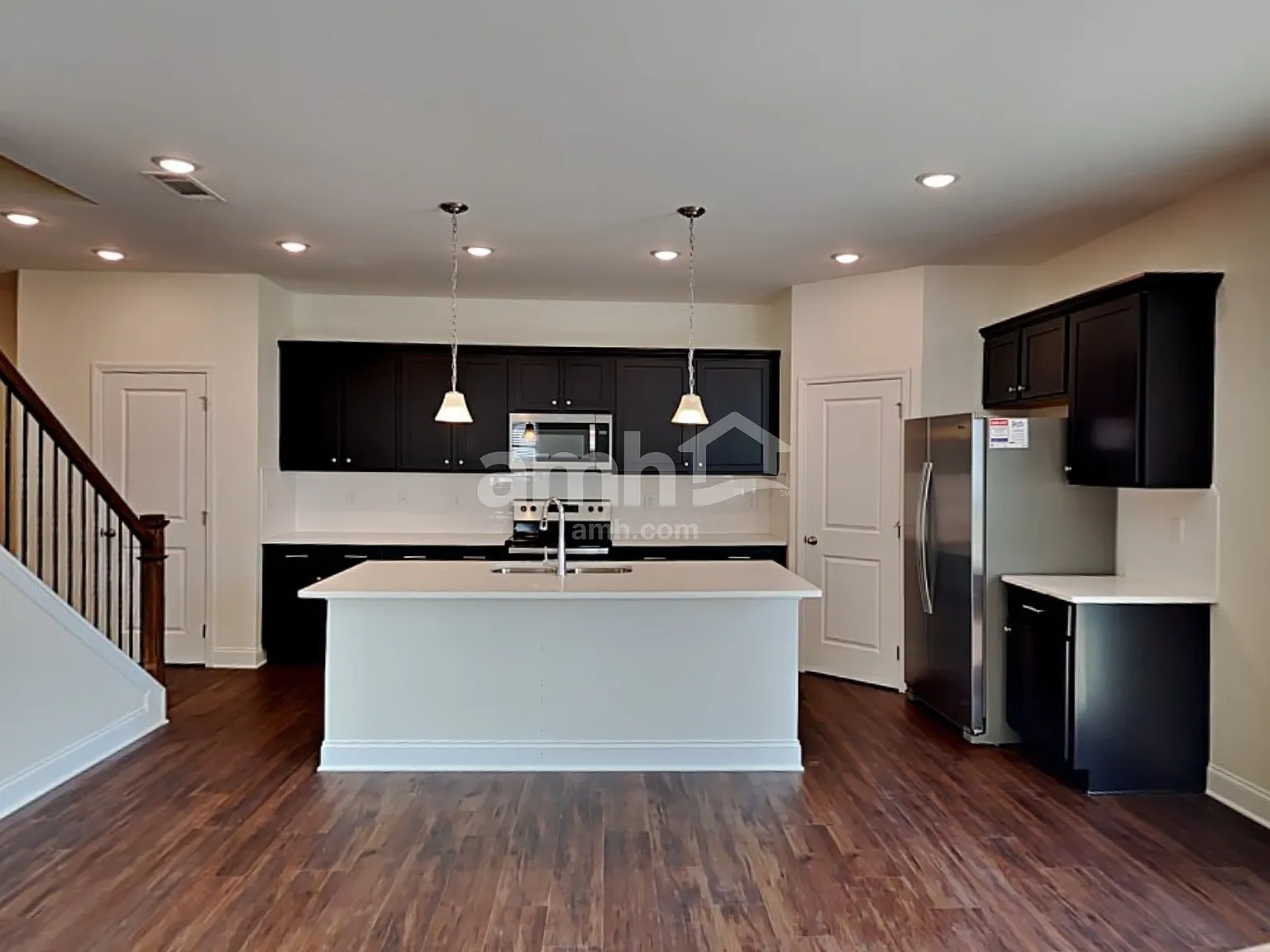 4 bed, 3.0 bath, 2513 sqft, $2,760 — Photo 3