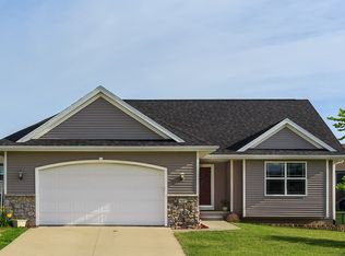 5607 Ruhd St SW, Cedar Rapids, IA 52404