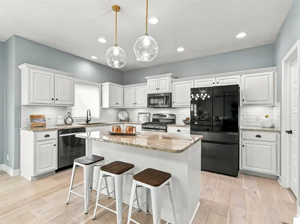7331 S 103rd Ave, La Vista, NE 68128