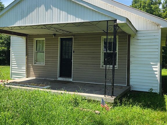 2nd image of 648 Hunt Rd SE