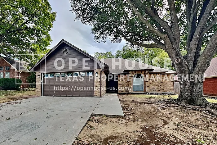 3 bed, 2.0 bath, 1718 sqft, $2,200 — Photo 1
