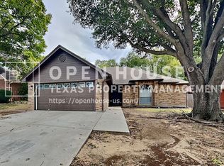 5920 Hilltop Dr, Watauga, TX 76148