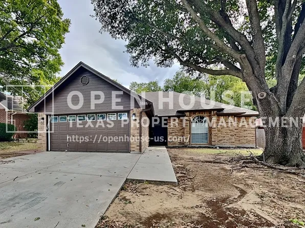 5920 Hilltop Dr, Watauga, TX 76148