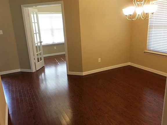 3rd image of 709 Kinghaven Dr