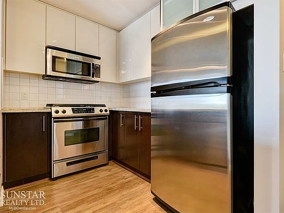 5th image of 2289 Yukon Cres