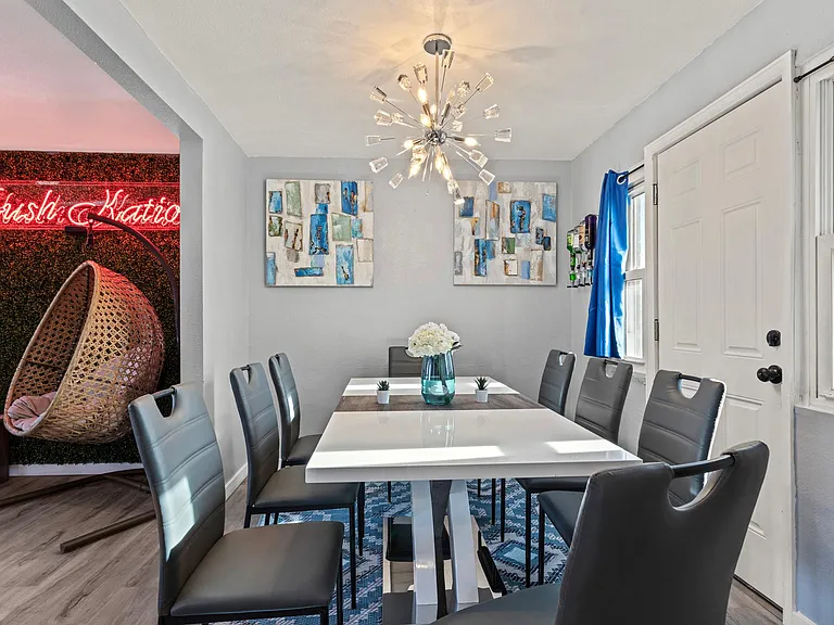 Gather around the kitchen on our three vibrant yellow barstools for a cheerful and sociable dining experience.