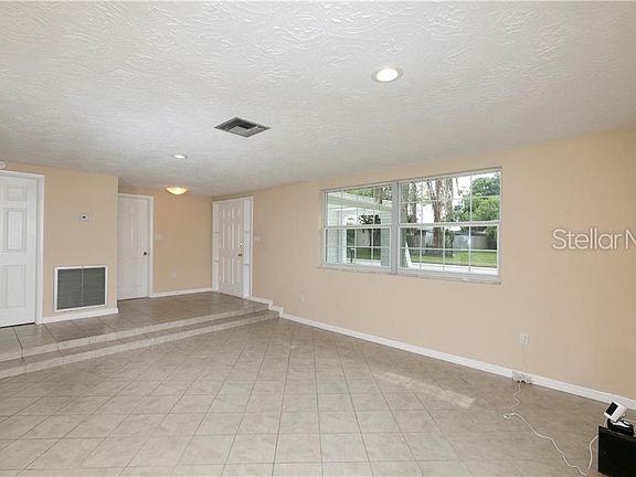 5th image of 3441 Woodcock Dr