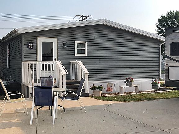 south view of 503 1st Ave N