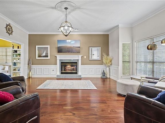 5th image of 301 Vine Ct