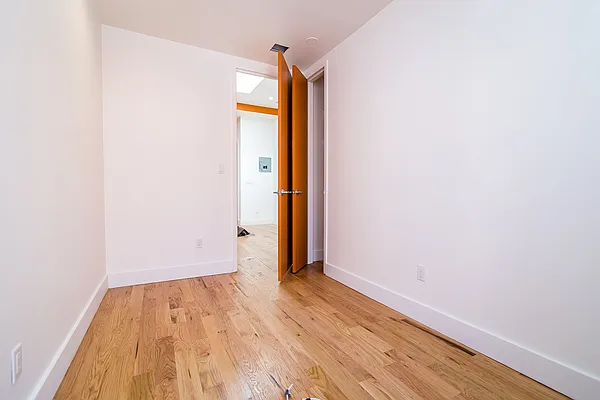 Rented by Nooklyn NYC LLC | media 31