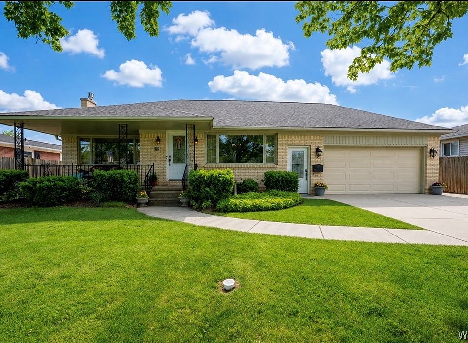 1st image of 135 Alberta Dr