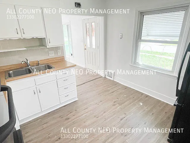 20921 Westport Ave — Photo 4