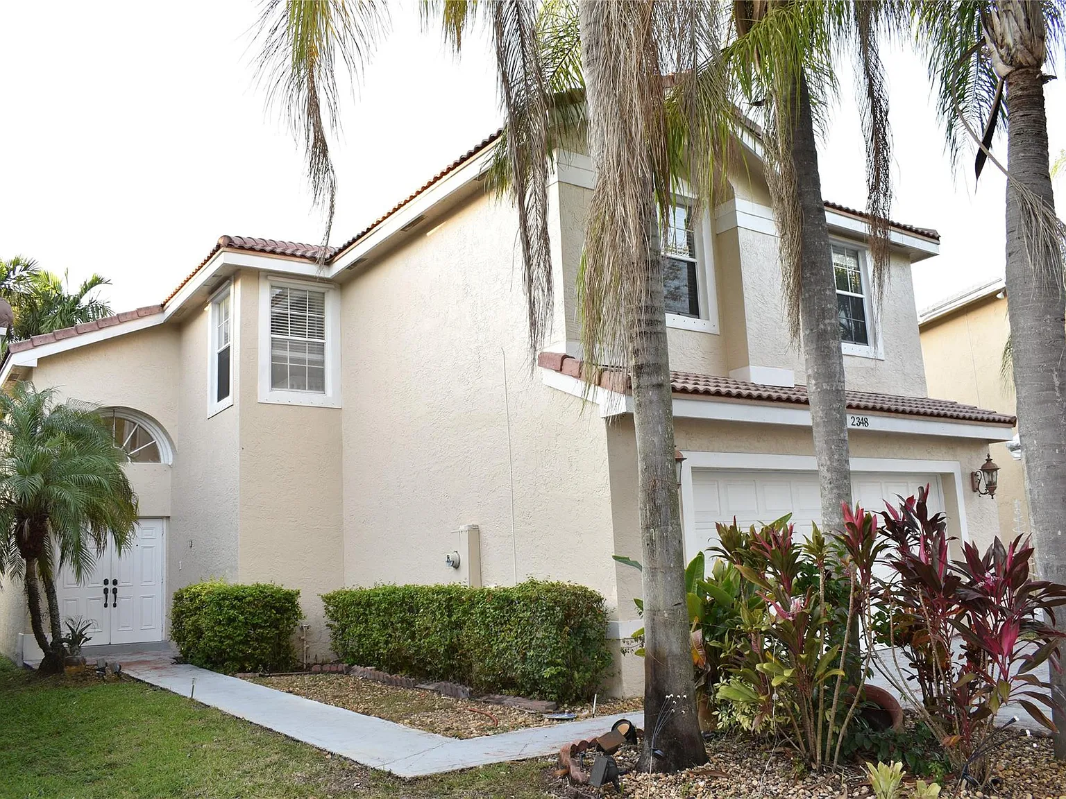 3 bed, 2.5 bath, 1862 sqft, $3,400 — Photo 1