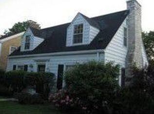 2577 N 86th St, Wauwatosa, WI 53226