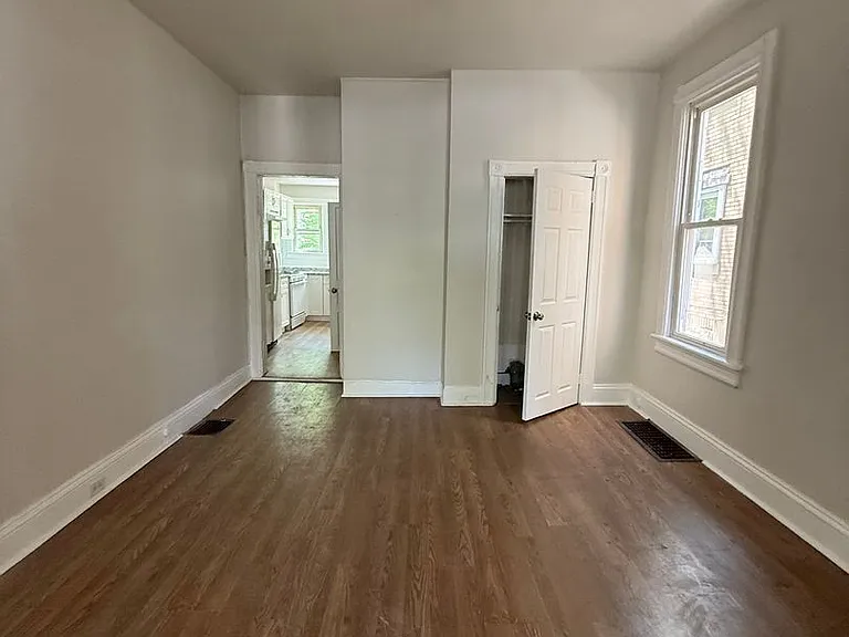 319 Rutherford Ave — Photo 10