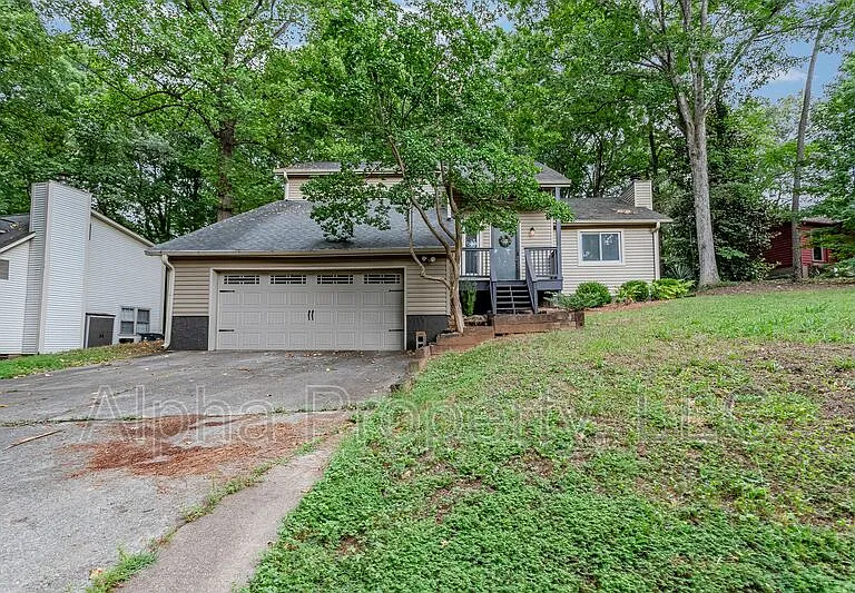 108 Duquesne Dr — Photo 1