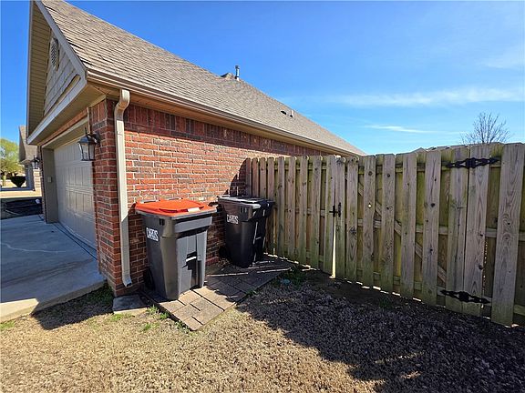 3rd image of 783 Amethyst Ave