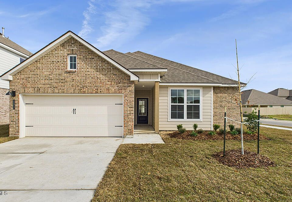 1st image of 131 Belle Lake Dr