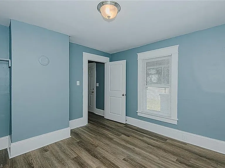 1425 Marion St — Photo 20