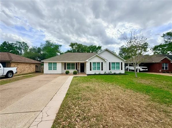 3209 Bonham Dr, Bryan, TX 77803