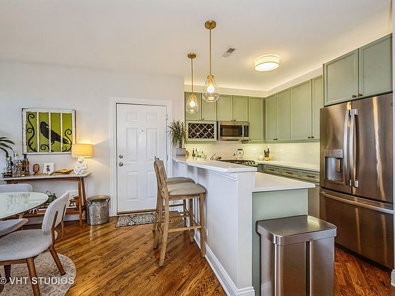 4th image of 1800 W Erie St APT 16