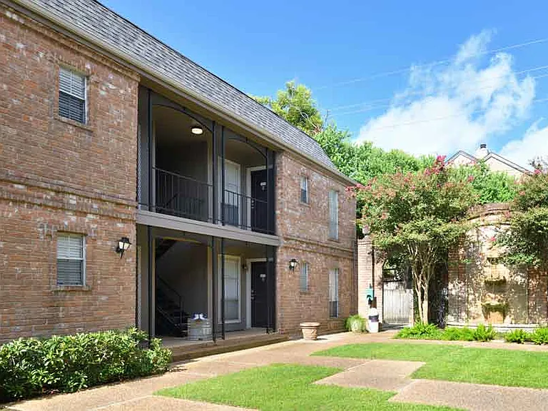 1414 Fountain View Dr #101 — Photo 2