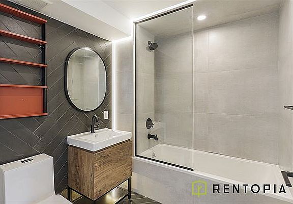 5th image of 824 Lexington Ave #2A