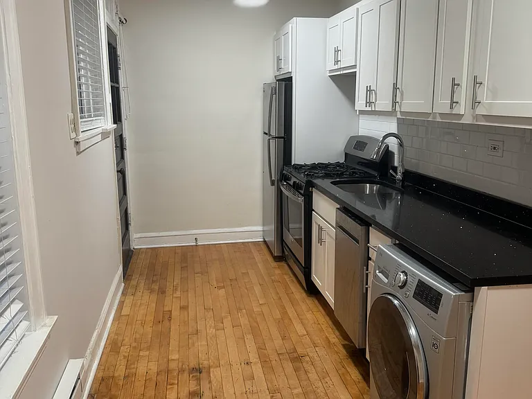 4220 N Clark St #1 — Photo 8
