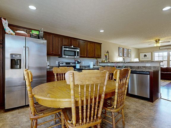 3rd image of 102 Shanna Ln