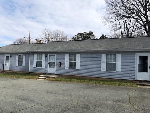 1st image of 109-111 Craig St #15