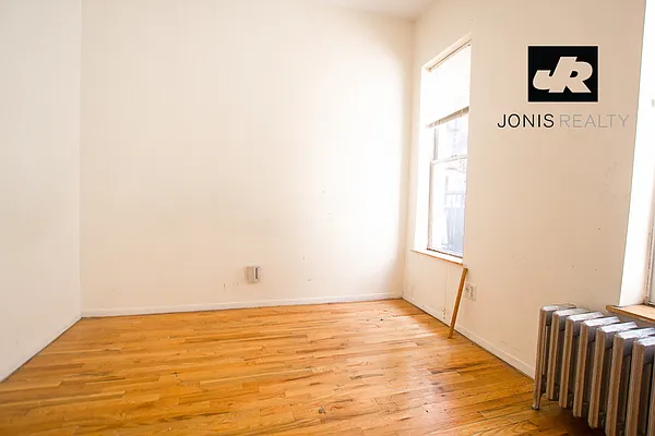 Rented by Jonis Realty | media 9