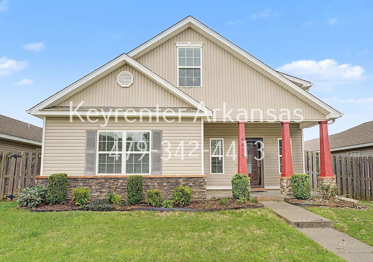 Beautiful 3 Bedroom Home with Hardwood, Tile & Spacious Kitchen — Photo 1